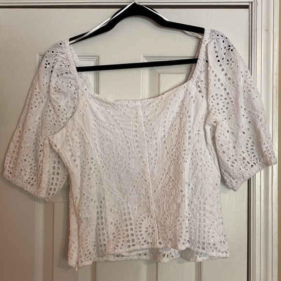 NWOT H&M Eyelet Cropped Top Medium - Picture 3 of 4